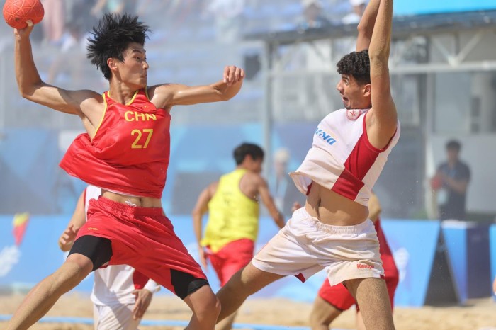 与室内手球, 全力以赴打, 转体射门