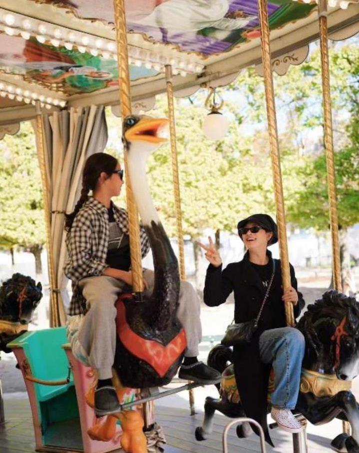 她竟调皮地, 明显有爸爸, https